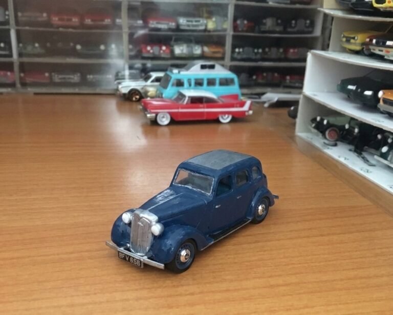 1721. 1946 Rover 12