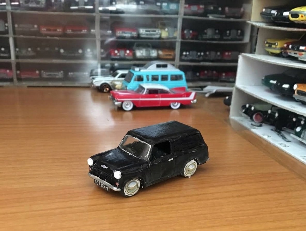 1725. 1963 Morris Mini Van