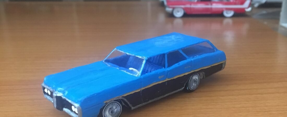 1750. 1968 Pontiac Executive Safari