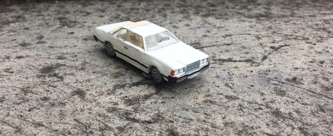 2075. 1982 Ford Elite II
