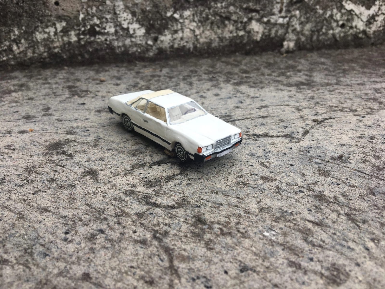 2075. 1982 Ford Elite II