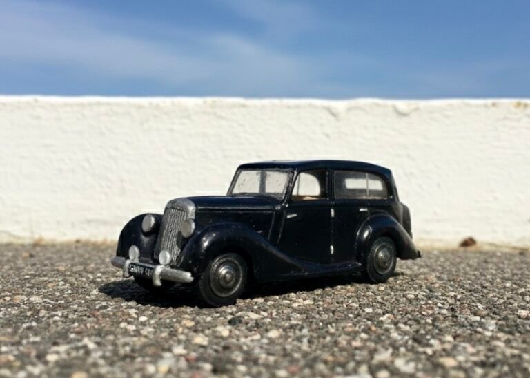 4141. 1950 Triumph Renown