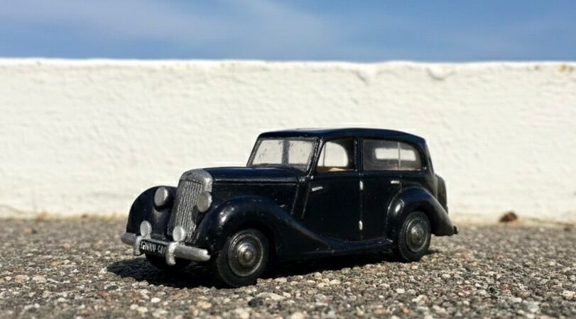 4141. 1950 Triumph Renown