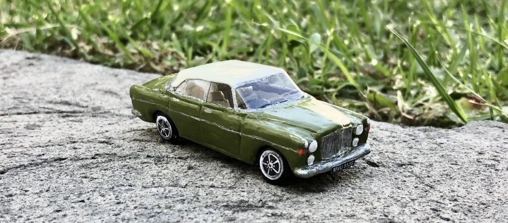 4048. 1969 Rover P5