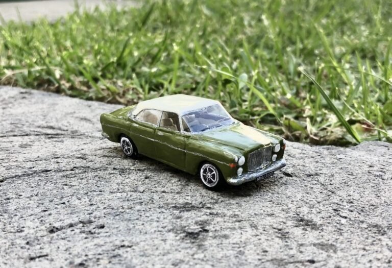 4048. 1969 Rover P5